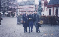 96年研究会后在海外与日本眼科专家合影