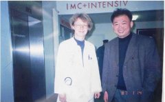 97年贺博士工作后与海外专家合影