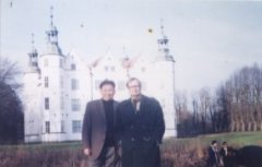 97年贺博士与全球中医联合会主席合影